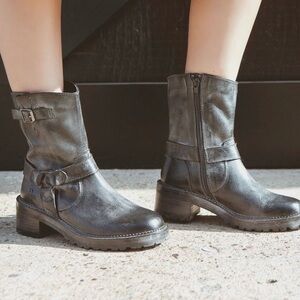 Bedstu Roan Emerson Boot Black Napa/White NEW Size
9.5